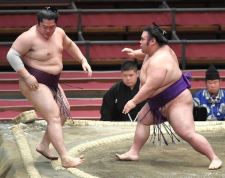 Meisei beats Terunofuji to move into tie for lead at Summer Grand